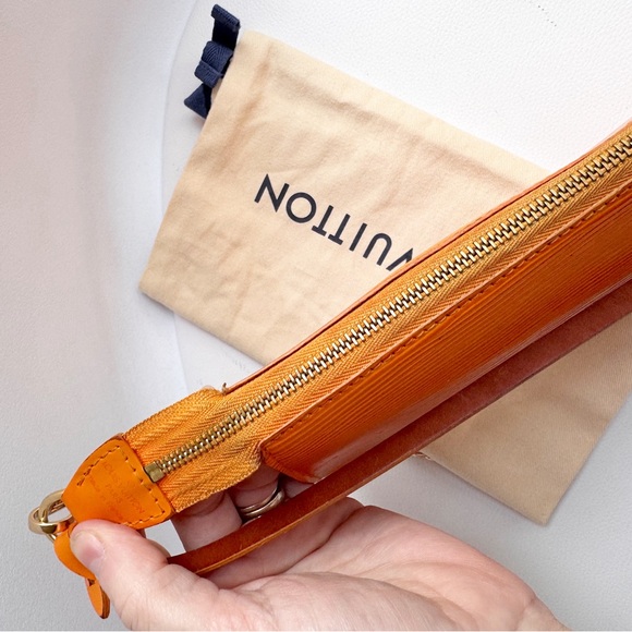 Louis vuitton orange leather epi pochette mini shoulder bag with chain - Picture 15 of 16